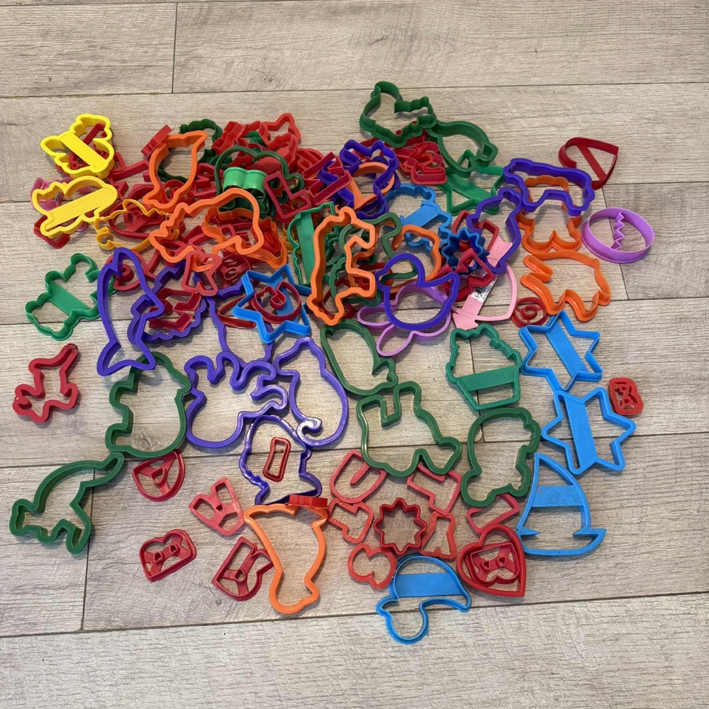 Vintage Plastic Cookie Cutters Lot – Animals, Holiday, Shapes – Mixed Colors